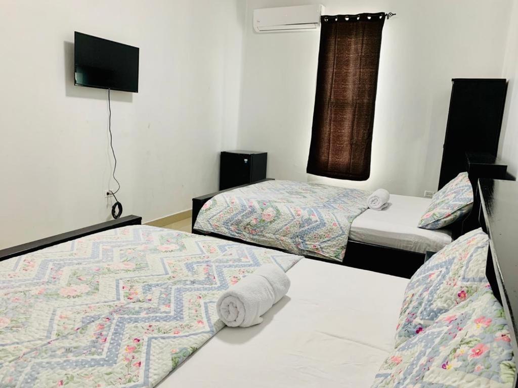 Coastal Bay Suite & Golf Cart Rental San Pedro  Exteriör bild